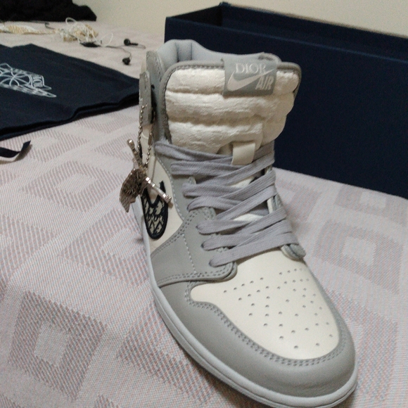 Nike Air Dior Jordan 1 "Miami" Sneakers - Picture 4 of 14